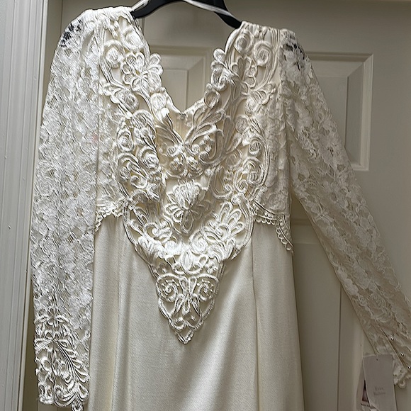 WEDDING BELLS! Jessica McClintock Ivory Lace Gown, new w tags, retail $388. - Picture 4 of 9
